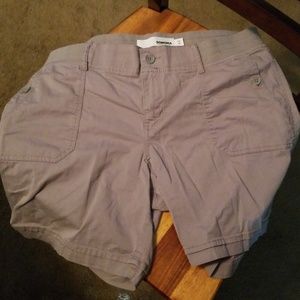Grey shorts with buttoned pockets